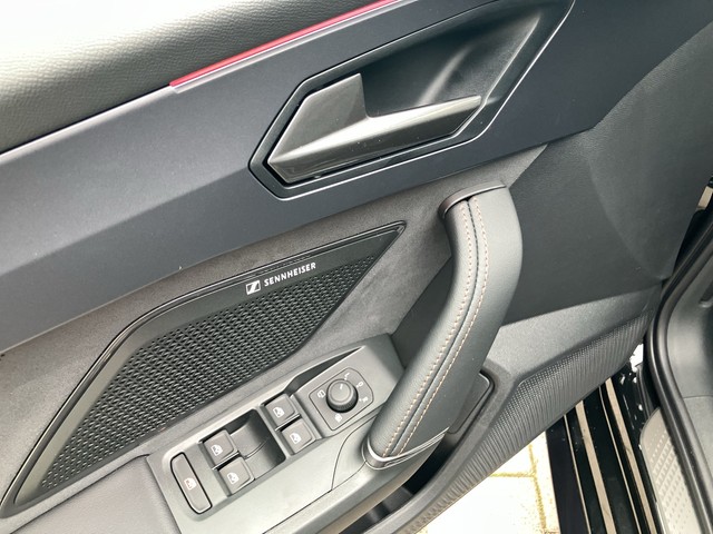 Skoda - Octavia Combi 2.0TSI DSG RS Head Up+Matrix+Navi_7