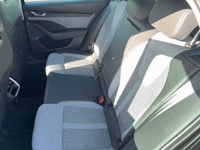 Skoda - Octavia Combi 2.0 TDI DSG Selection Head Up+Virtual_3