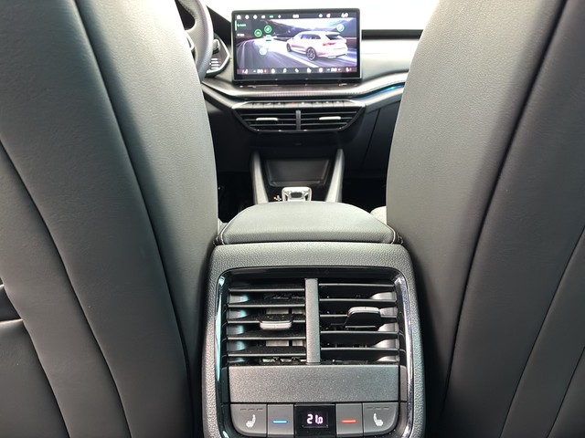 Skoda - Octavia Combi 2.0TDI Sportline Head Up+Panorama_5