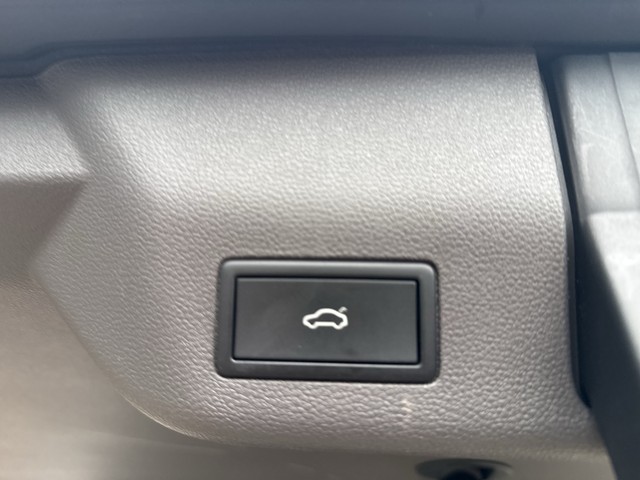 VW - Golf VIII Lim. 1.5 TSI Life LED+AHK+KAMERA+SHZG_4