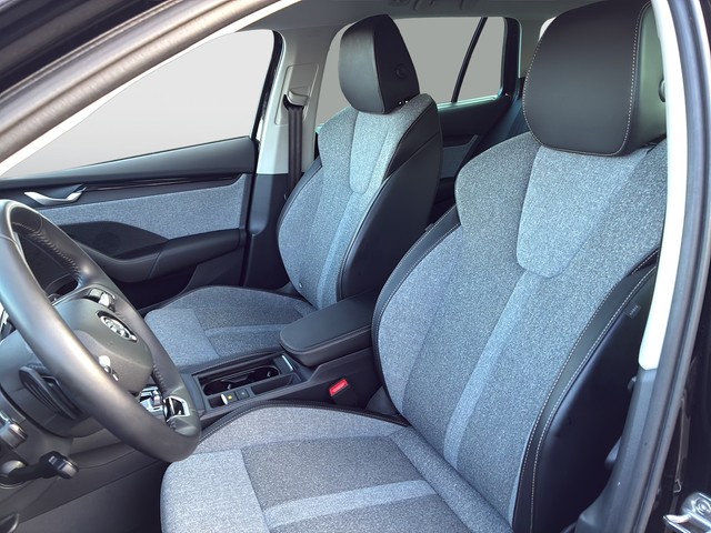 Skoda - Octavia Combi 2.0TDI Selection Head-Up+Virtual_5