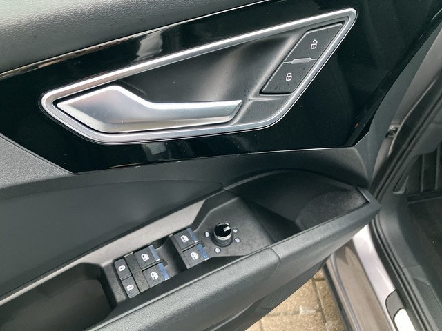 Audi - Q4 40 e-tron S line NAVI+KAMERA+SHZG+LED_5
