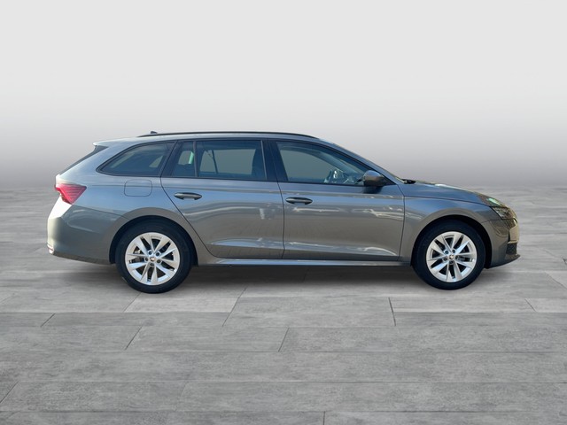 Skoda - Octavia Combi 2.0 TDI DSG Selection AHK+LED+ACC_9