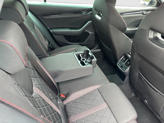 Skoda - Octavia Combi 1.4 iV DSG RS ACC HUD LED LM19 NAVI_5