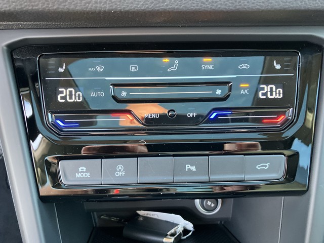 VW - Touran 2.0 TDI DSG Highline R-Line AHK LED NAVI_5