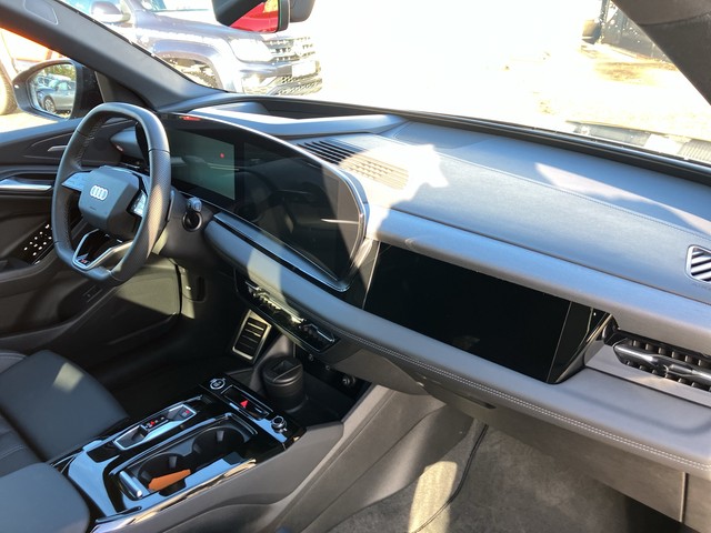 Audi - Q6 e-tron quattro edition one grey S-line AHK_6