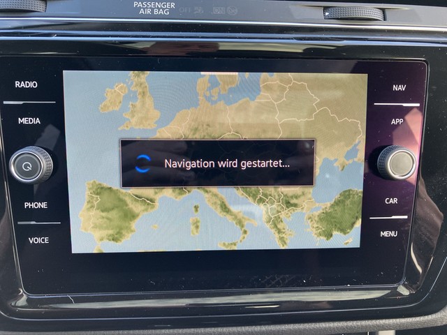 VW - Touran 2.0 TDI DSG Highline R-Line AHK LED NAVI_8