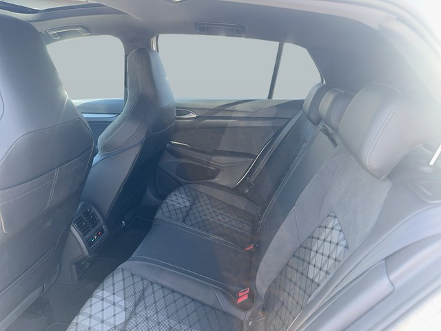 VW - Golf VIII 1,5 l eTSI DSG R-Line Black AHK HuD_3