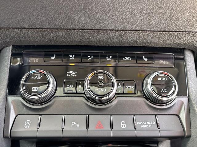 Skoda - Karoq 2.0 TDI DSG Tour ACC CAM LED NAVI PANO_10