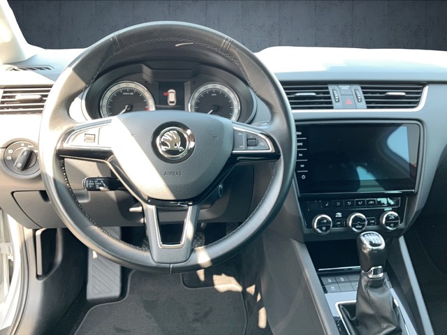 Skoda - Octavia Combi 2.0 TDI Premium Edition AHK+RFK_12